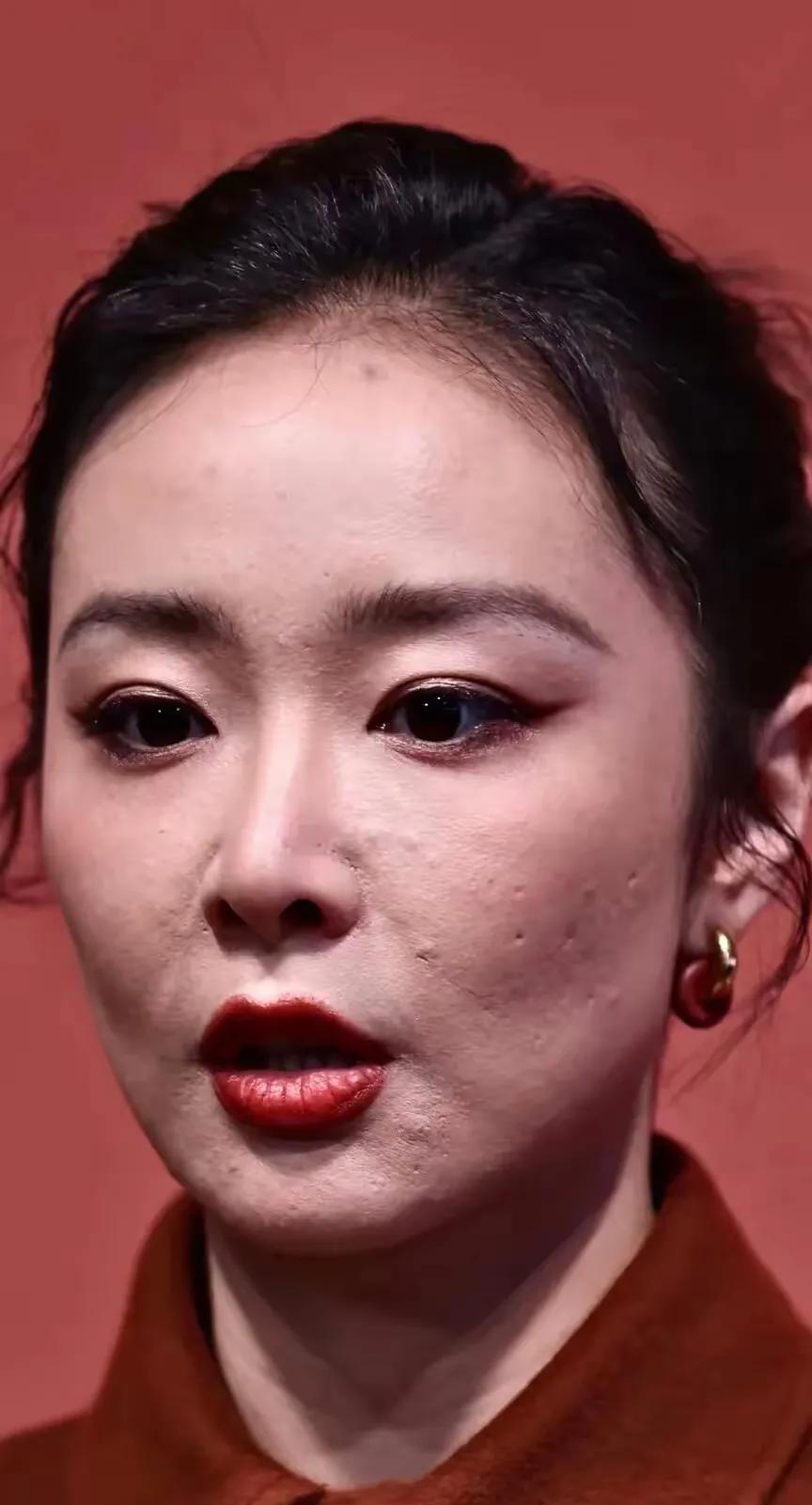 看了大嫂高叶的图片我默默做了一个决定不是不要化妆，也不是要去睡觉，而是要好好