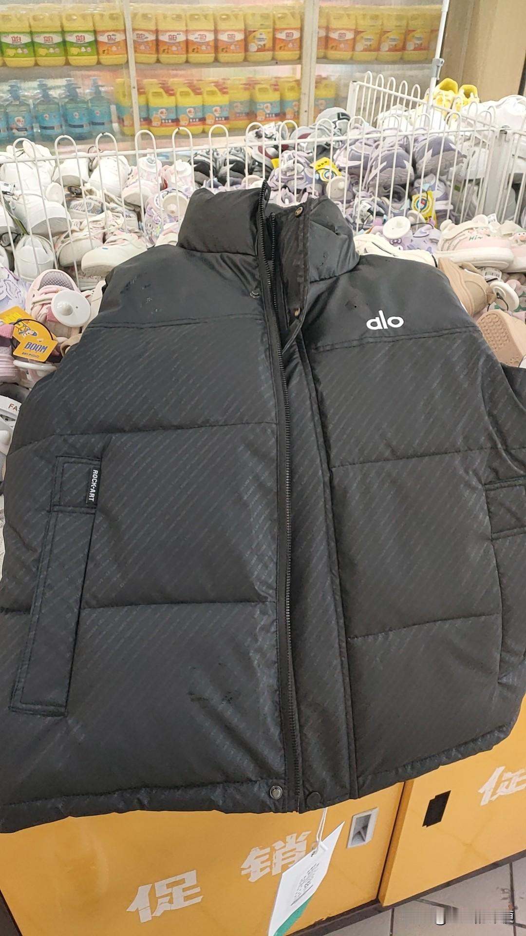 为啥一到换季就没衣服穿[笑着哭][笑着哭][笑着哭]，赚钱如抽丝，花钱如流水啊，的确，