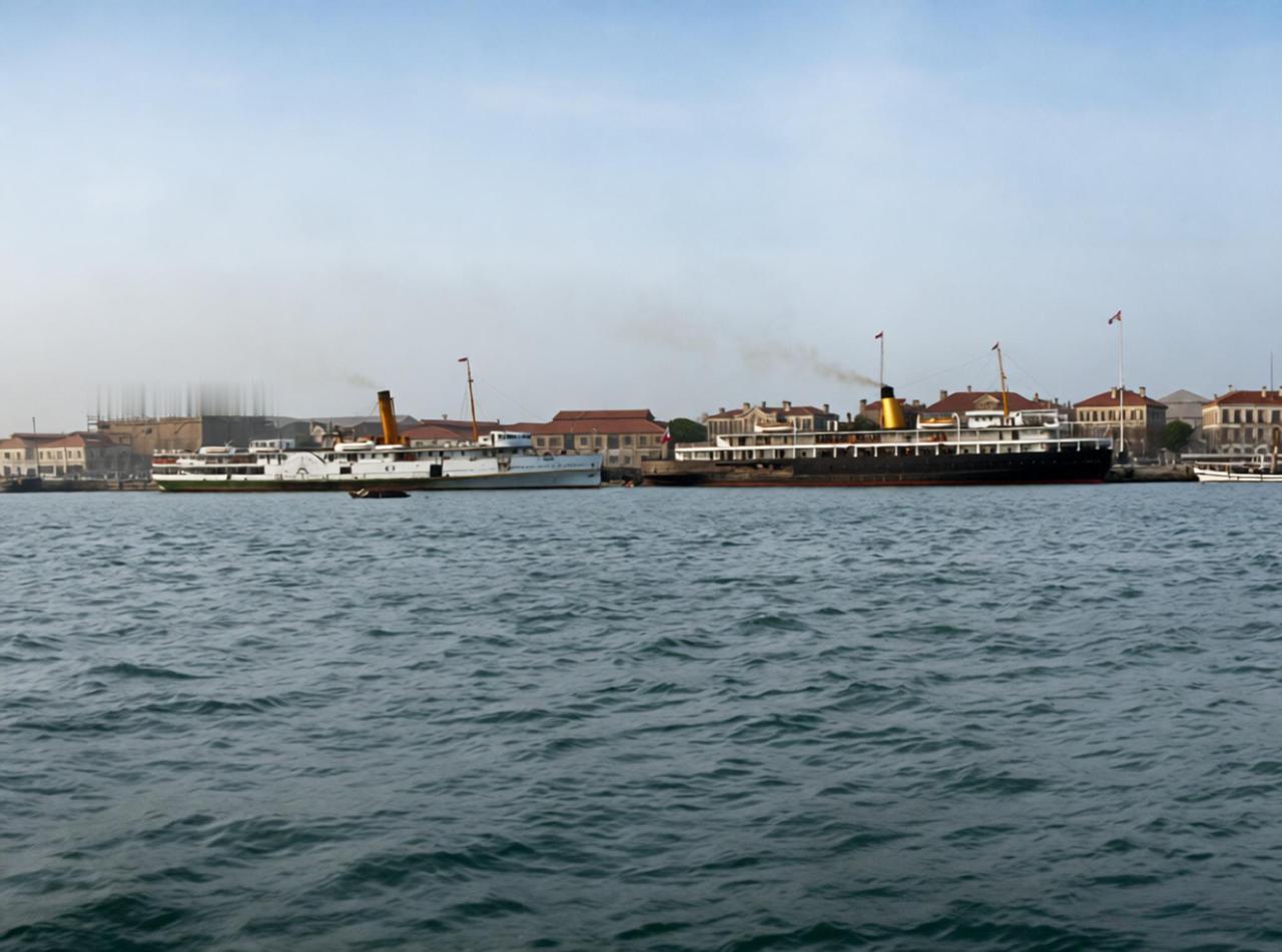 这三张照片是从黄浦江水域向西眺望上海外滩的景象（拍摄于光绪年间），画面里的西式建