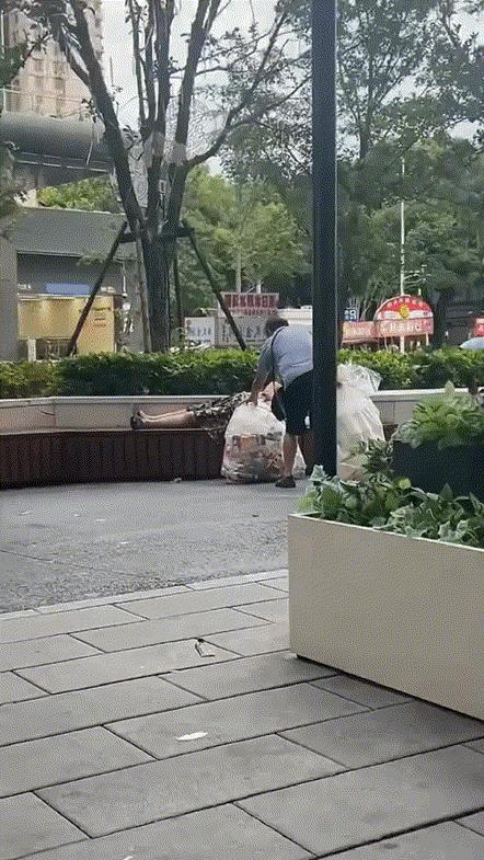 老太太一觉醒来，天都塌了～