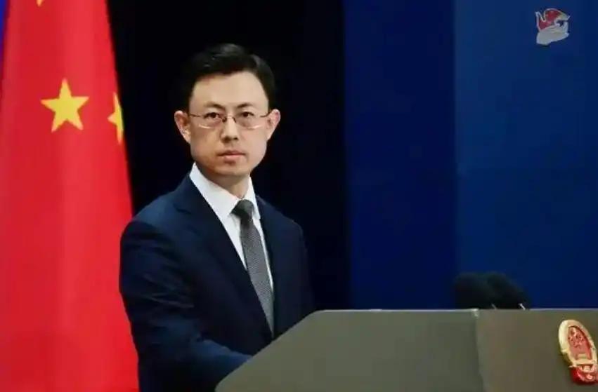 军事专家杜文龙提醒,美国这次南海坠机事件,我们不能光看热闹,看表面,不排除美国进