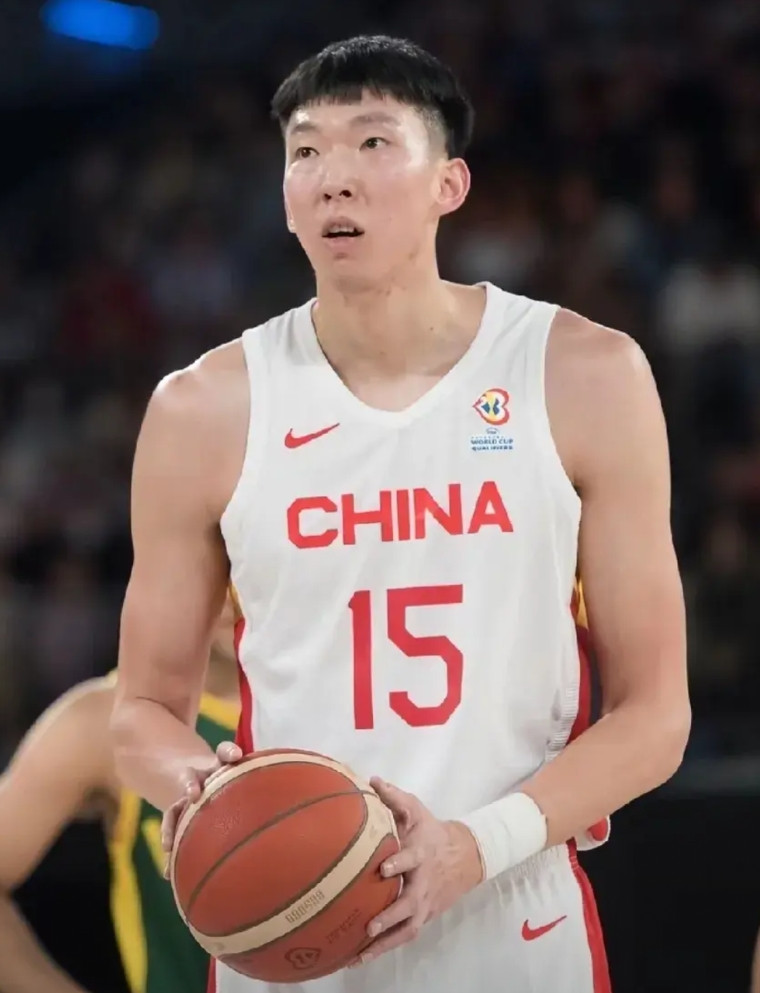 恕我直言，现阶段不管谁当男篮主教练，谁都会重用周琦！不管怎么说，目前的周琦仍