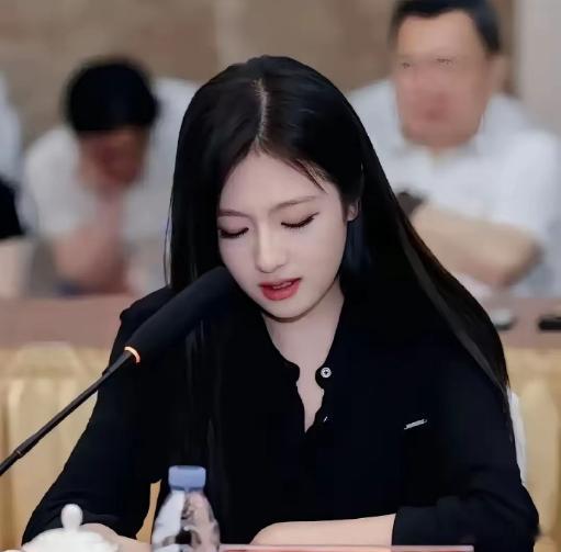 这么漂亮不升到厅级有点对不起这么高的颜值