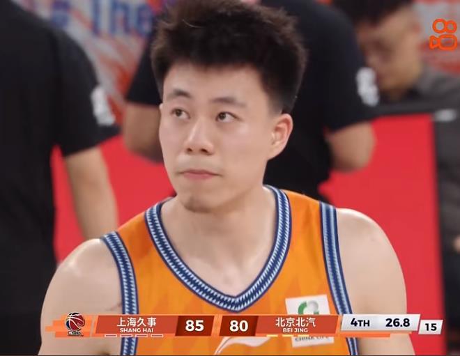 北京双塔战术差点赢下比赛，上海队第四节张镇麟三个续命三分球，还有王哲林两个关键前