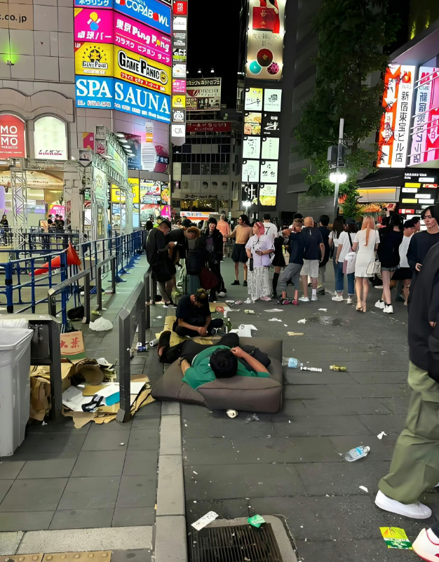 日本东京街头，好干净呀。