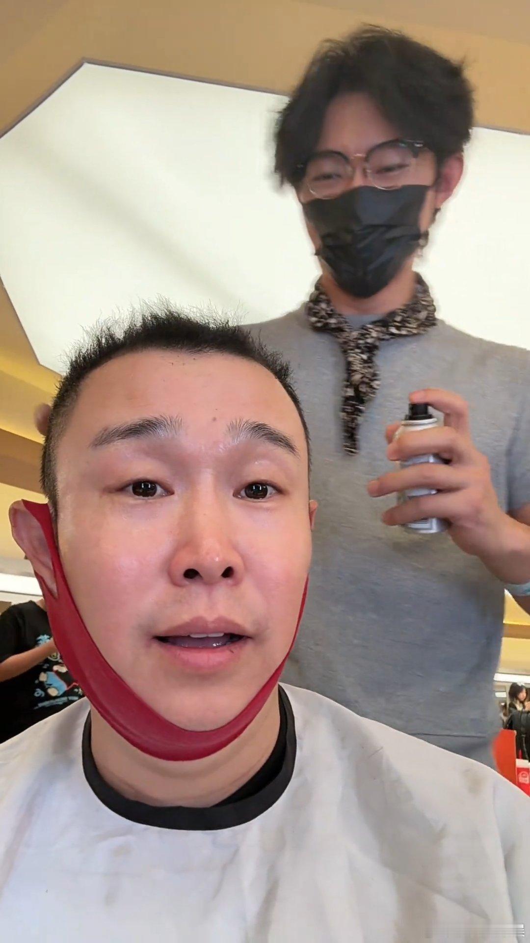小沈阳把化妆师挂网上小沈阳也开始服美役了当网友说小沈阳化妆脸太白了，哥内耗不了