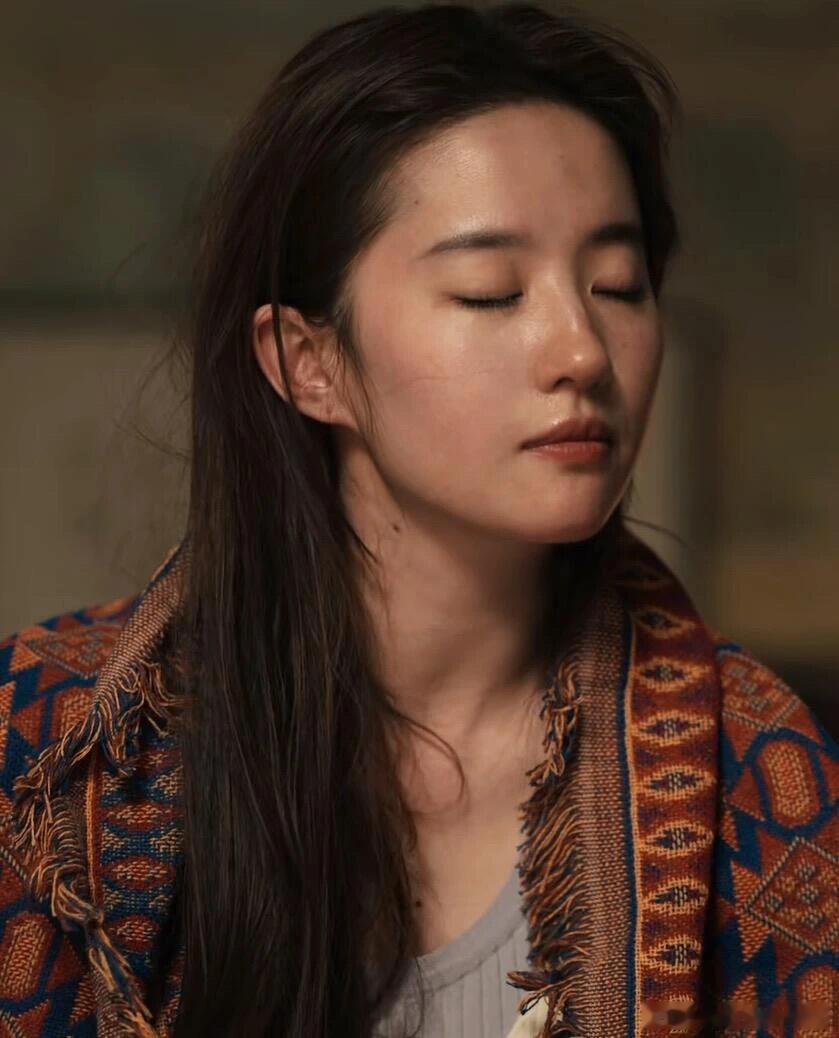 刘亦菲有人说她的脸藏着一丝仙气多看几眼，似乎连心灵都能得到净化。可