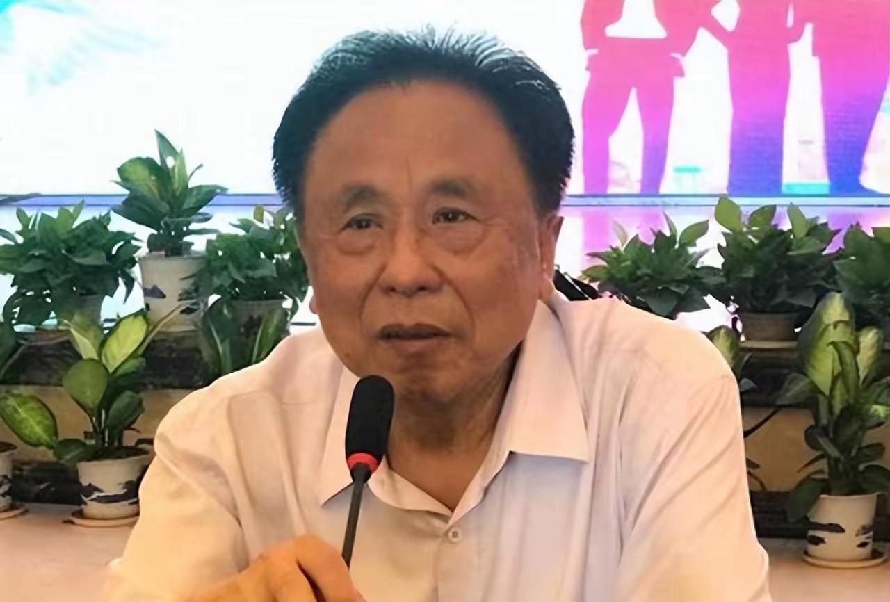 包养十位情妇，靠翻牌决定侍寝，生下十一个私生子，七十五岁还在拼命生育！在商业世