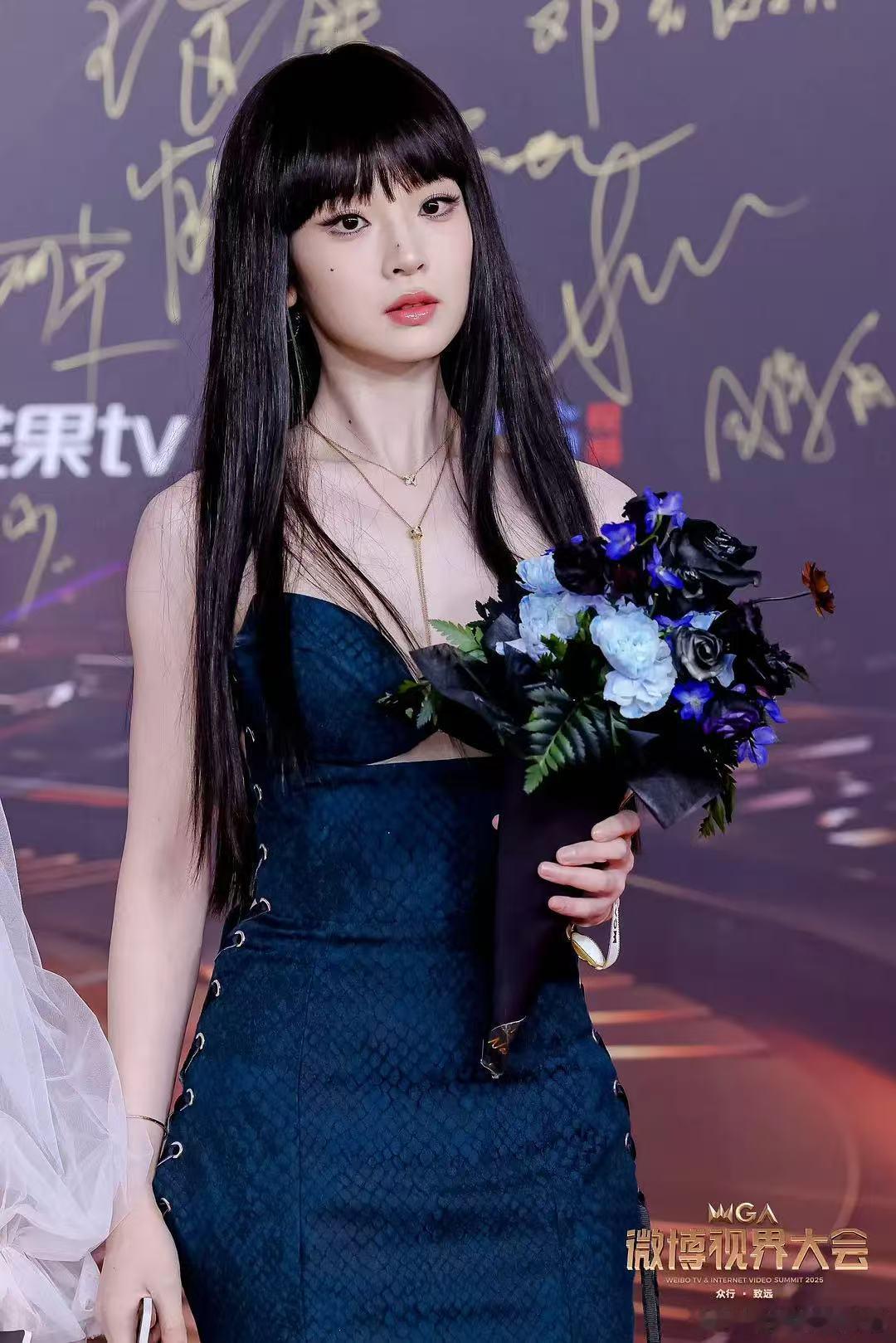 昨天几个糊花，张淼怡，杨肸子，合诗雨，鹤秋。我觉得合诗雨五官是最标准的但莫名有点