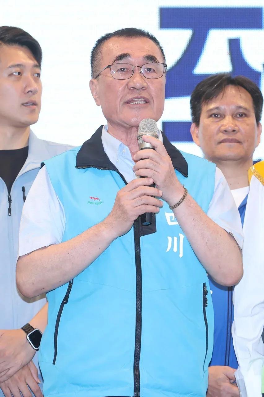 苏巧慧侧翼指控有网军李四川阵营：侧翼网军已成苏巧慧分身长期力挺苏巧慧的绿营侧