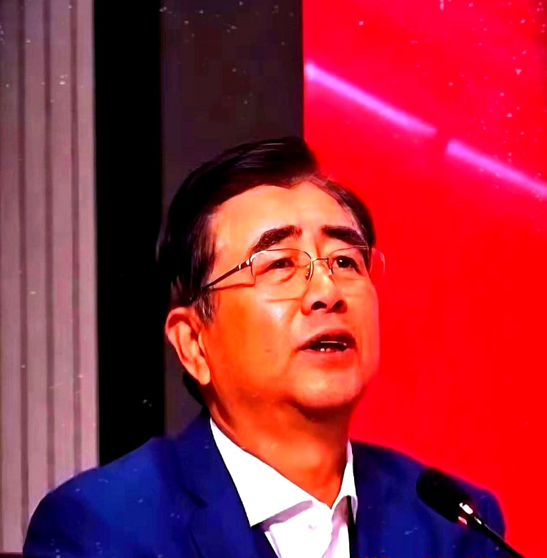 谁先开口，谁吃亏！八支草根球队半夜被下令、锁票价、让裁判飞来飞去，却没说谁来掏
