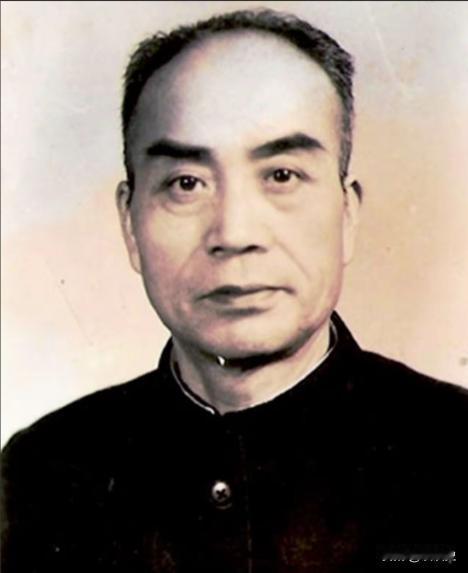1949年，国军103师师长曾元三，不想打了，他派人联系解放军，准备投了。谈判桌