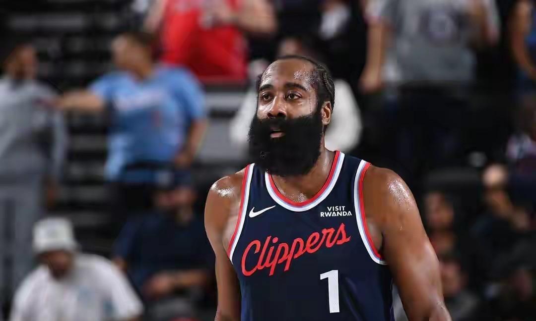 快船记者:哈登团队在努力运作让大胡子重回火箭据快船随队记者JoeyLinn透