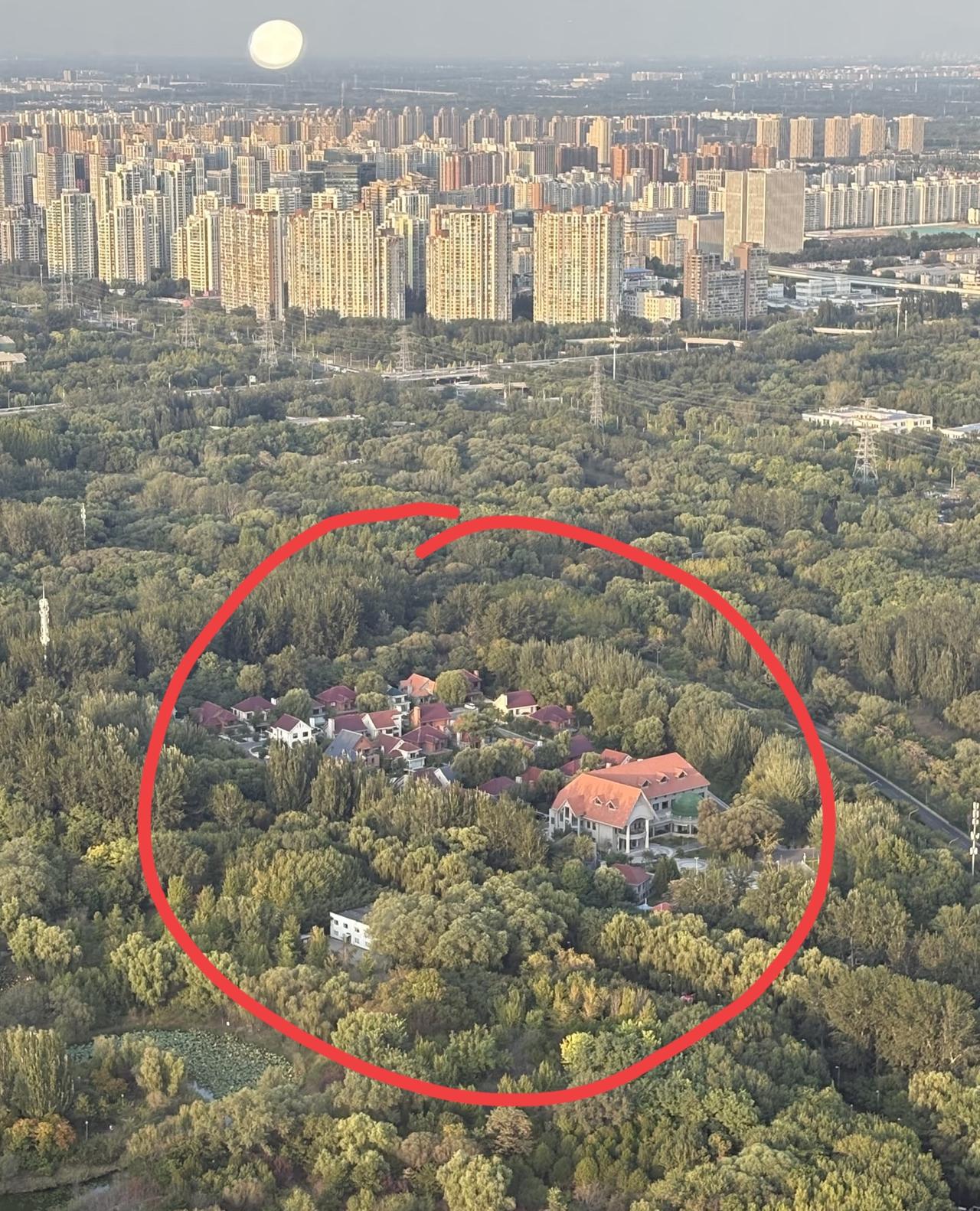 一个有历史独栋别墅，住起来肯定爽吧，为何能在这里呢？