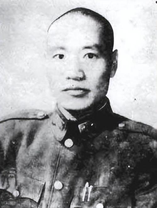 1948年秋，北平城风声鹤唳，国民党特务遍布街头巷尾。一封关乎平津战局、策反国民