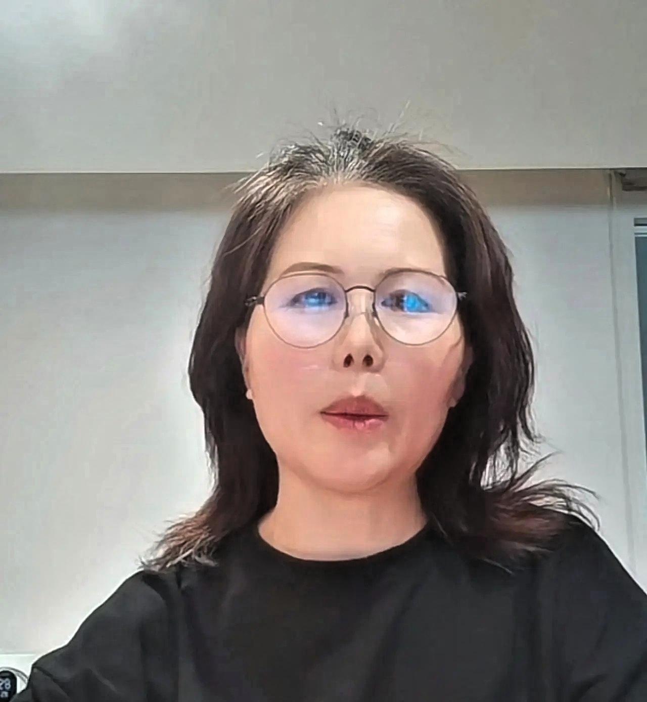 小汪宝的百日宴,家里人想办得隆重,大家也都知道,地点选在了麻六记,就在北京,奶奶