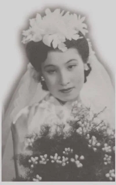 1922年7月，袁世凯去世六年后，在袁世凯老家河南彰德的大院里，出生了一个女婴，