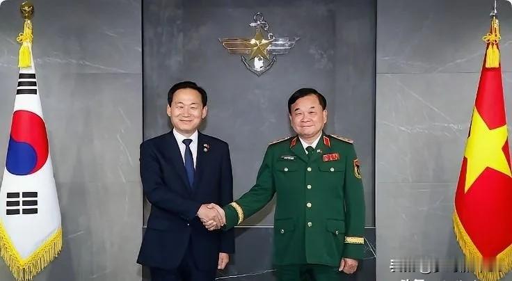 最新！新闻越南副防长访韩耍出格？对韩国女公务员动手，韩方抗议引热议？