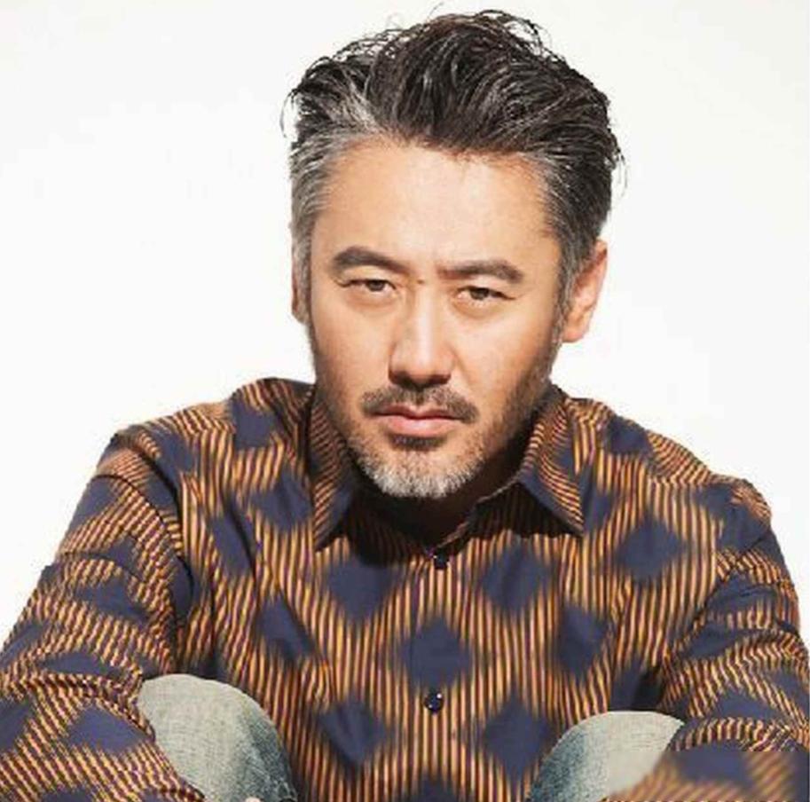 七亿债务压顶，父子齐陷丑闻，昔日顶流何处安身？最近网上又说起吴秀波，不是因为