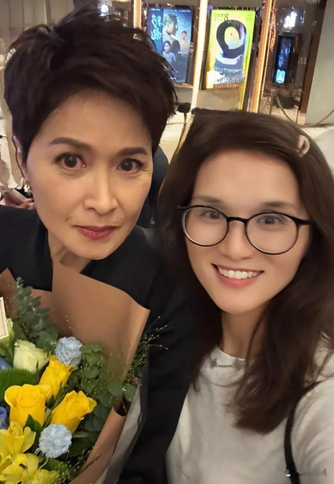童年女神，美人迟暮，这变化好大啊！TVB当家花旦邵美琪出席活动，她留着一头短发