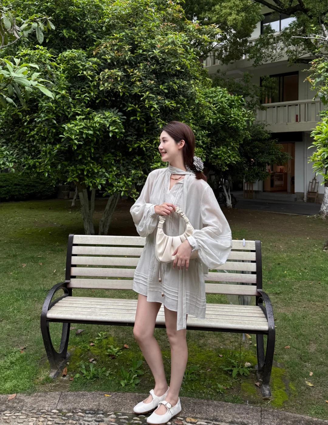 WhiteOut.🤍春夏不费力出门，一身白，一双羊皮玛丽珍，舒适自在