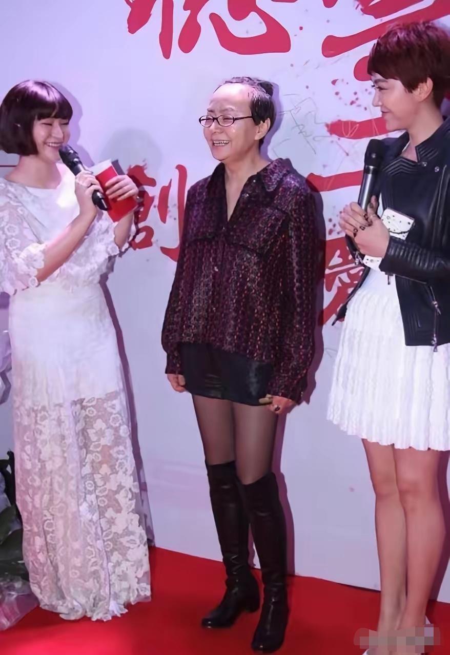 宋丹丹长的那么漂亮，可是她这个发型简直太令人着急了。看的我都想给她买顶假发套上。