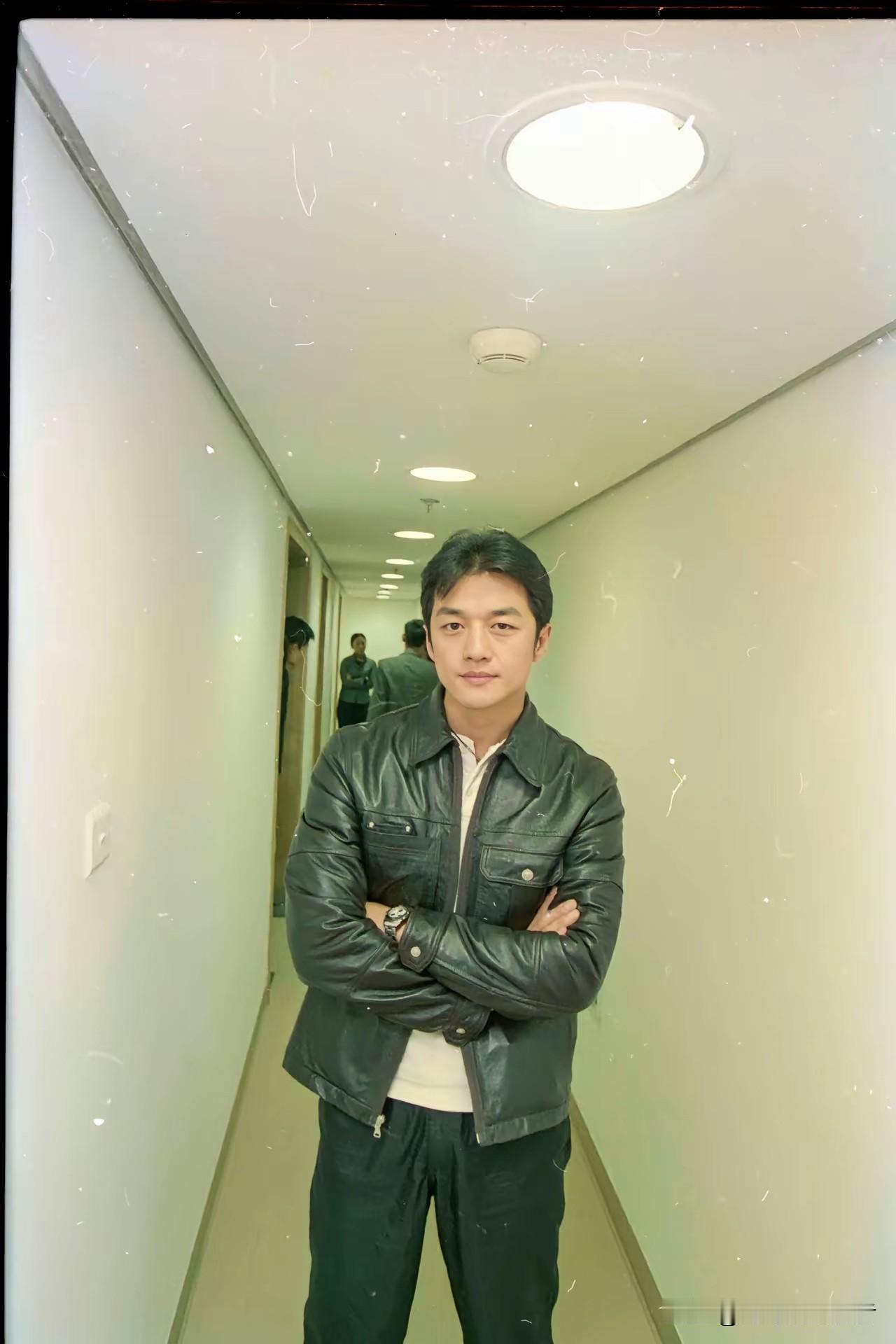 李亚鹏真的很帅气，如果坚持演戏如今肯定还是一线演员，李亚鹏还是做自己喜欢的事儿，