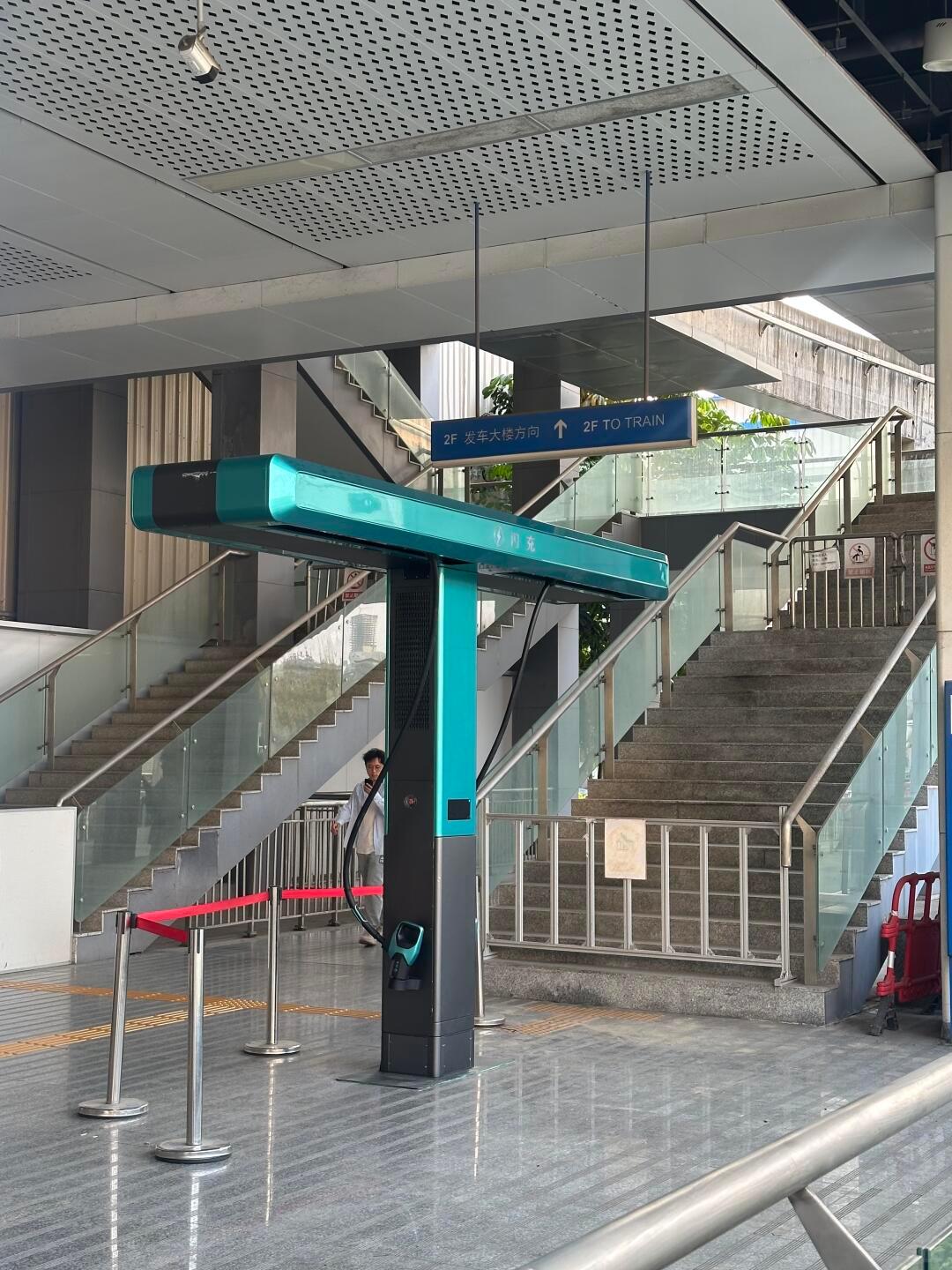 比亚迪在这建了个闪充，这给什么准备的？