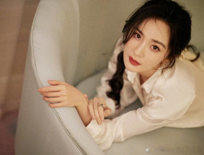杨幂真的是太有女人味了#杨幂##杨幂和李现聊小糯米##杨幂#​