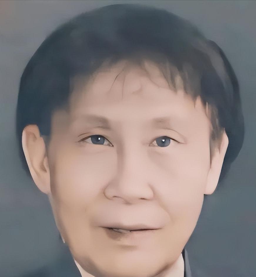 2024年秋，南京1女子在废品站发现一摞发黄的手稿，她问摊主：“这多少钱？”老板