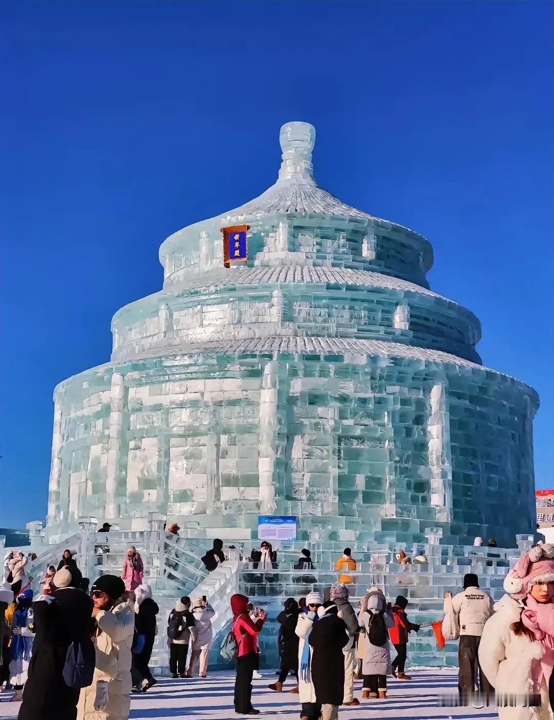打卡哈尔滨冰雪大世界，仿佛走进现实版的“冰雪奇缘”！今年园区面积扩增30%，15