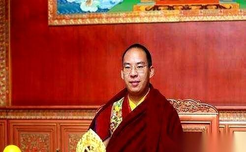 1989年，十世班禅圆寂，一场长达六年的寻找开始了。国家拨款五百万，高僧们组队