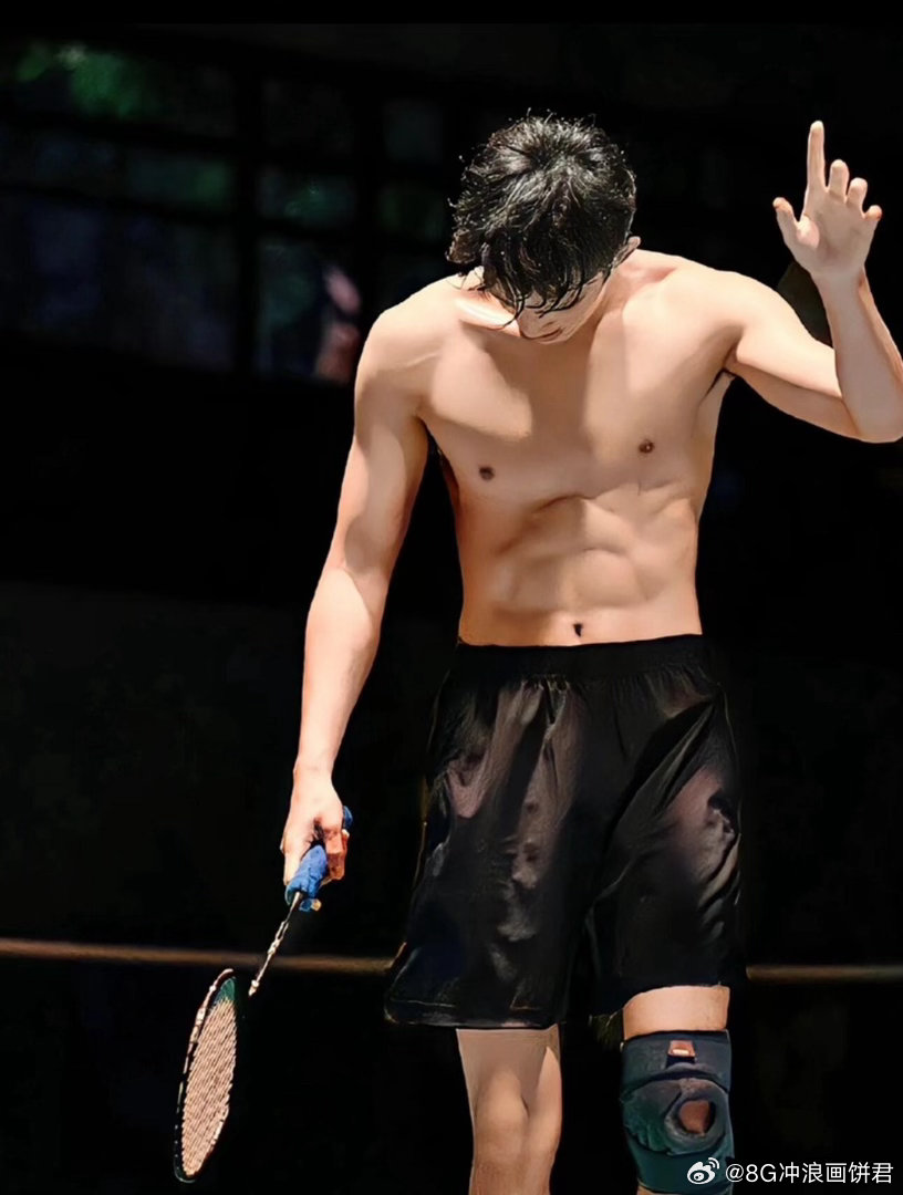 吴磊的双喉结吴磊的骨相有多绝？双喉结就是最好的证明！一个显利落，一个添性感，这