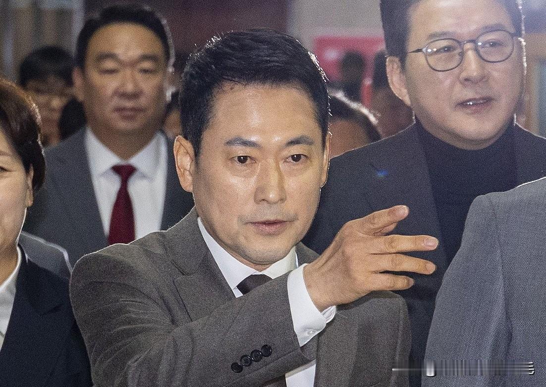 2月1日起，韩国国民力量党首张东赫开启6·3地方选举前的“命运之月”，全力投入选