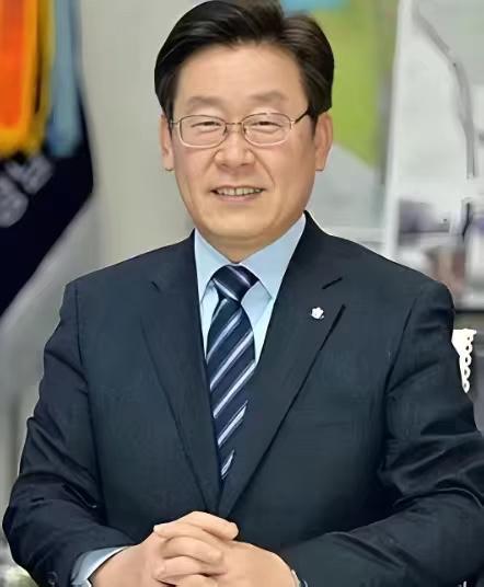 韩国也开始抵制日本的活动了，不得不说，李在明真的很聪明！21日，韩国在日本举行纪