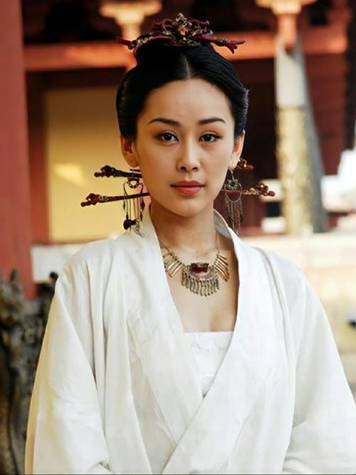 勾践和妻子雅鱼在吴国作人质时，伍子胥命令雅鱼去侍奉晋国使者过夜，得知消息的雅鱼要