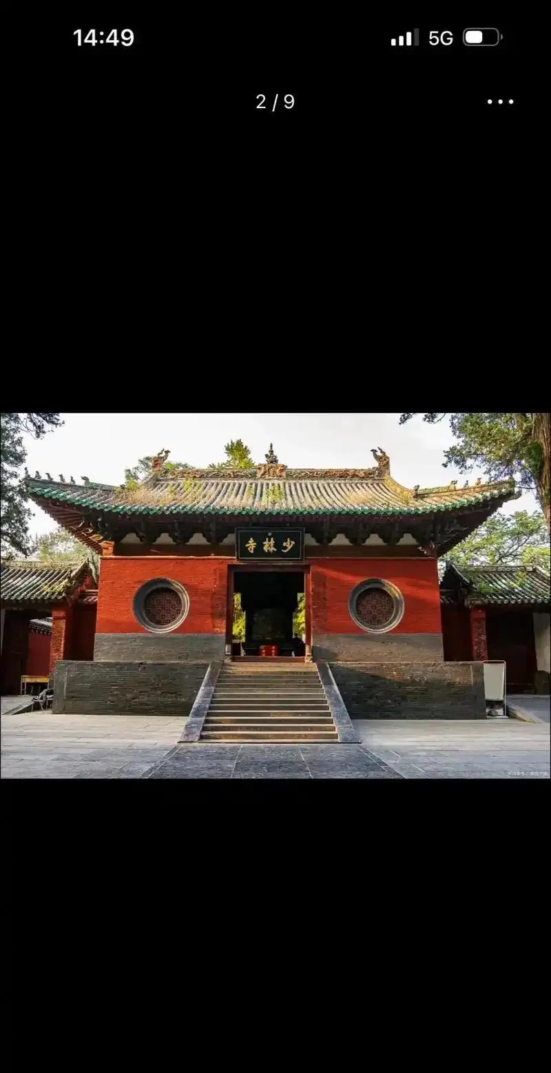 近几十年少林寺在天下寺庙中能封神，三个人的功劳最大：金庸、李连杰、海灯法师。金