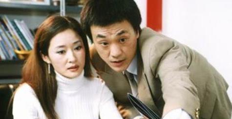 1997年，何冰遇到了多年未见的女同学李海洋，女同学说：“我都29了，嫁不出去了