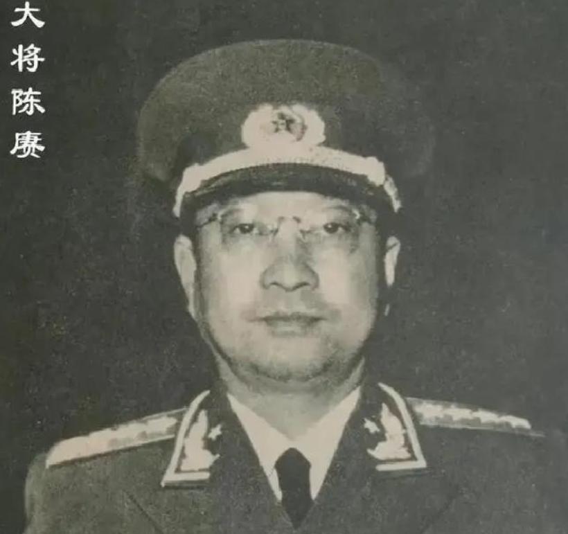 1952年，一个留法归来的弹道学专家，因为贪污数亿元被判了死刑，蹲在死囚牢里等枪