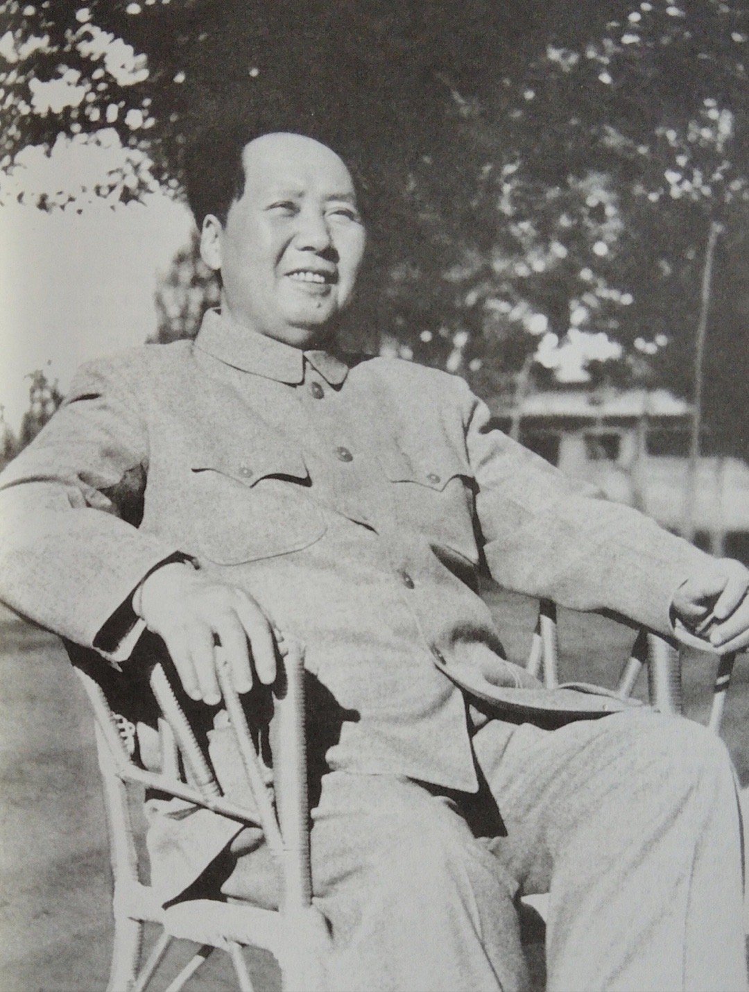 伟人在晒太阳​​​