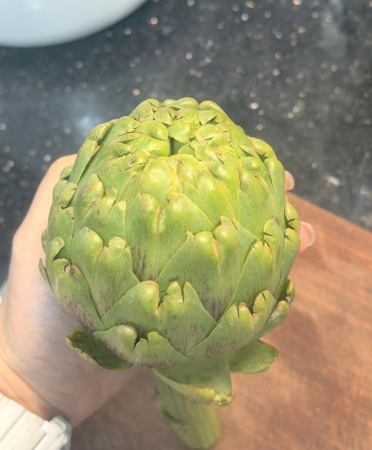 有没有人知道这是什么水果，同事昨天拿了一个给我，说很好吃，吃完之后嘴巴是甜的。