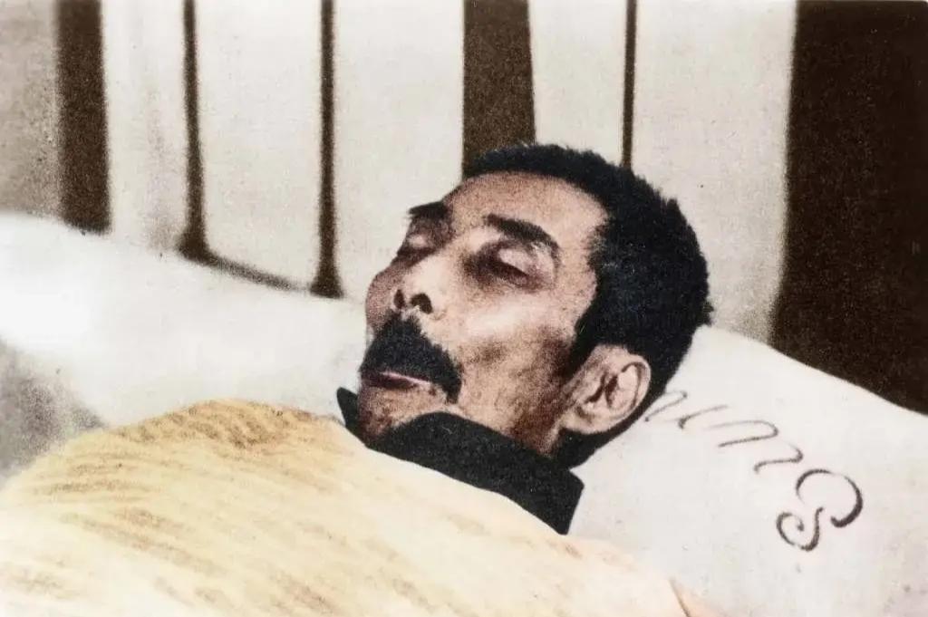 1936年10月19日早晨5点25分，文坛巨匠鲁迅在上海逝世。鲁迅逝世的消息传来