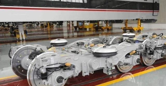 “给钱也不卖给中国。”为了打压中国发展，日本和德国联合断供高铁车轮，毁掉了中国上