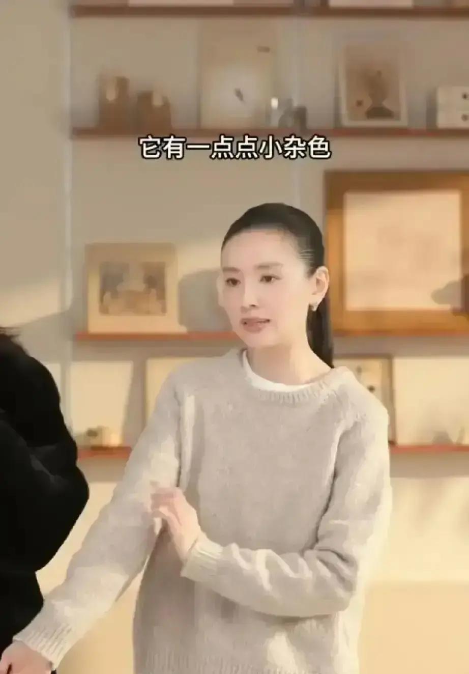 328元，你在直播间抢到的“便宜货”，是商场标价5000元的同款羊毛衫。我