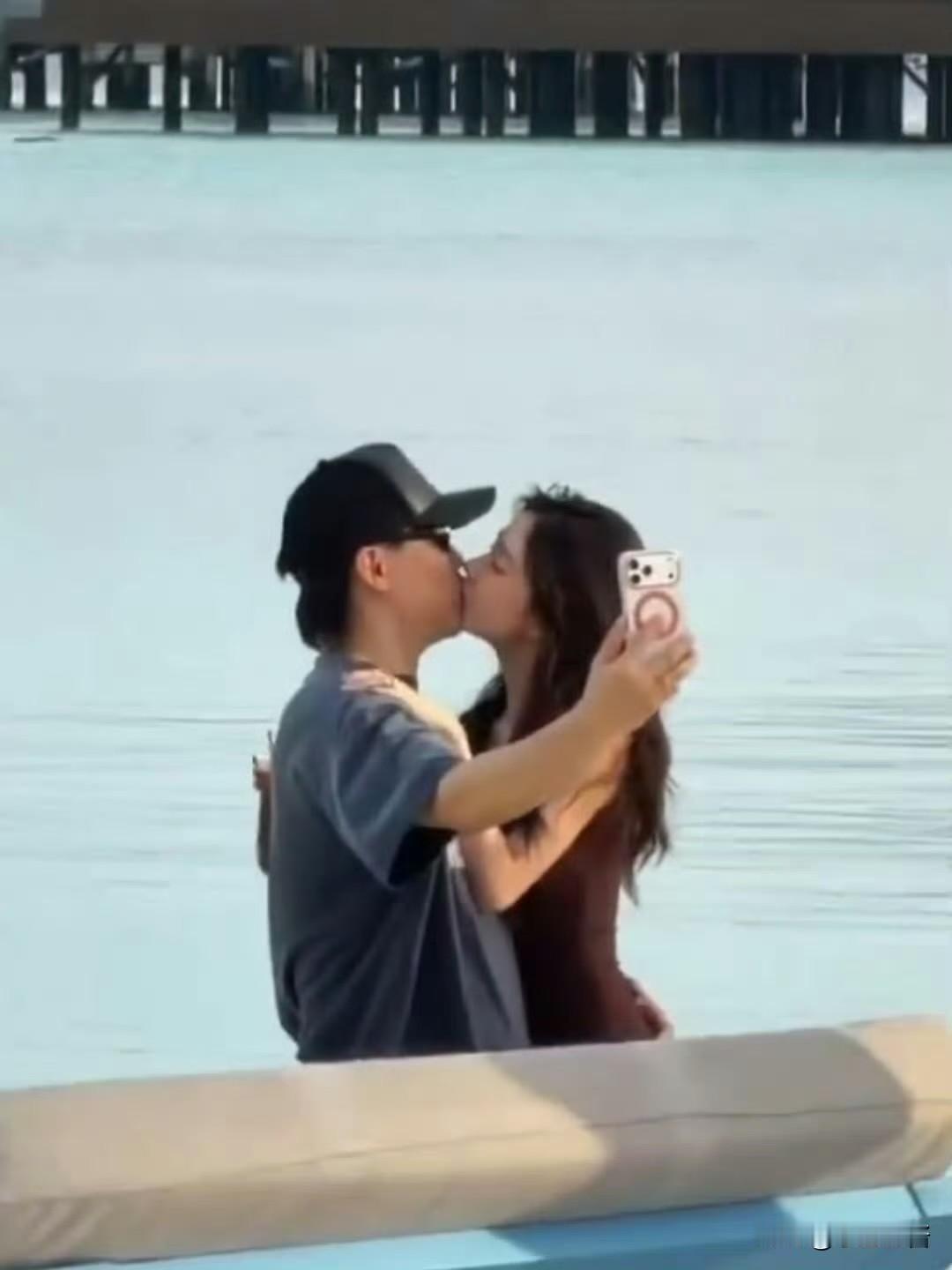 这才是，今天娱乐圈最大的瓜。11月20日一大早，娱乐圈就炸了，42岁的胡彦斌