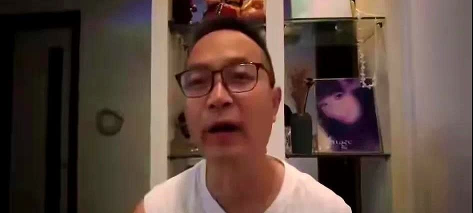 头婚男子娶了二婚带女儿的女人为妻，婚后男子对继女非常疼爱，可是妻子无论到哪里都会