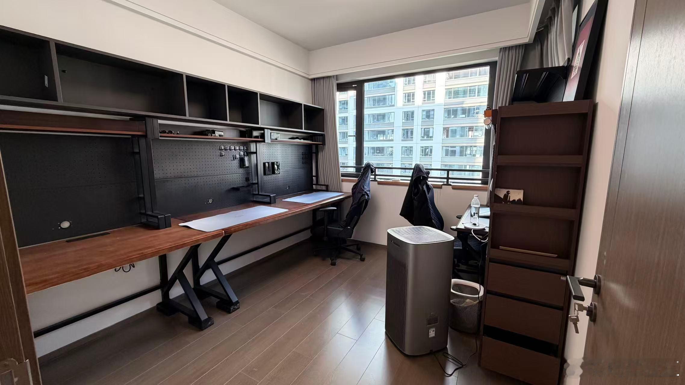 工作室进度+1柜子基本上安装的差不多啦就差最后的柜门了哦～装修真的太快乐！！北