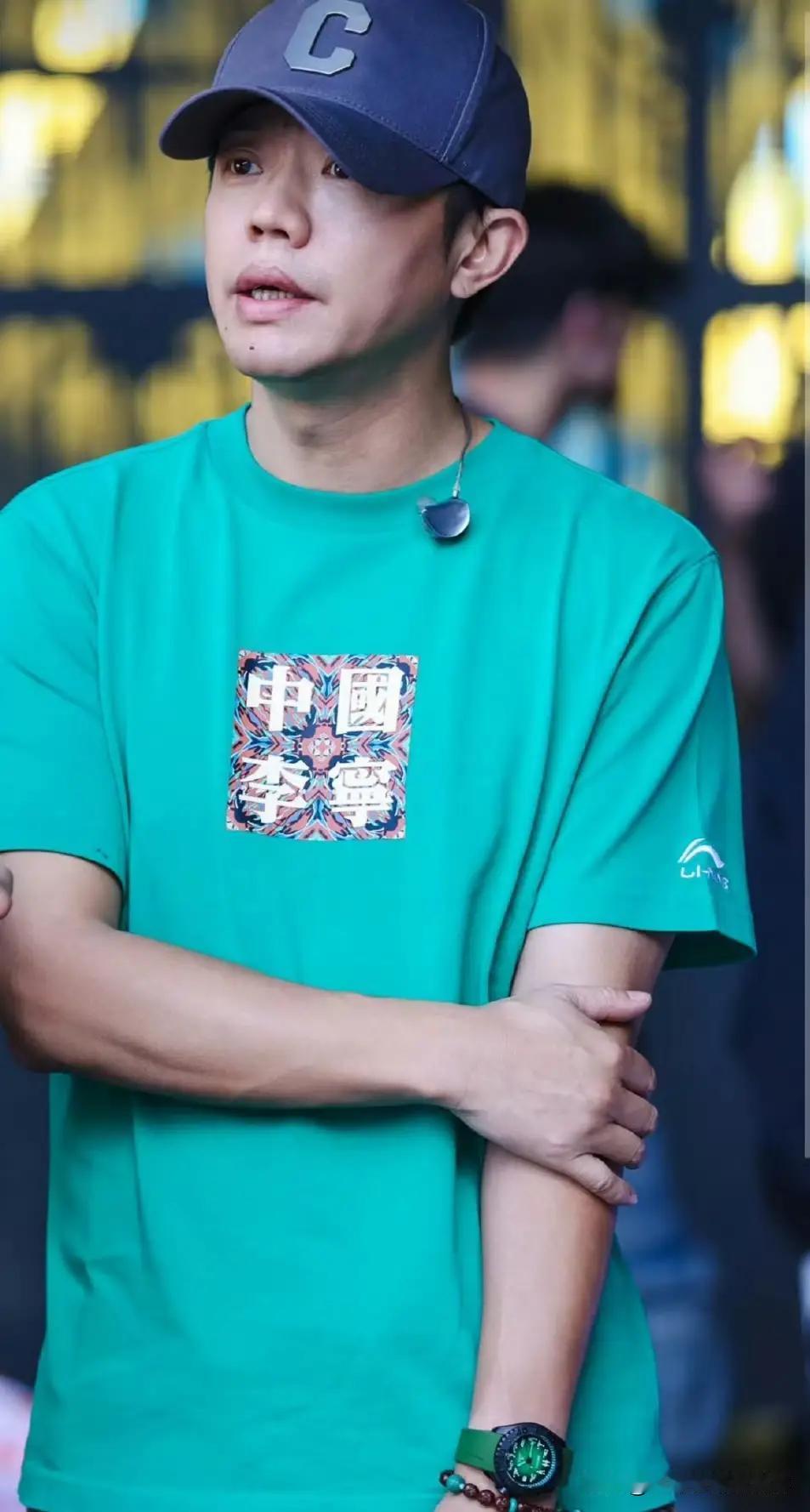 我以为是块劳力士没想到曾毅会以这种方式出圈，今天曾毅手上戴了块表，被人发现表盘