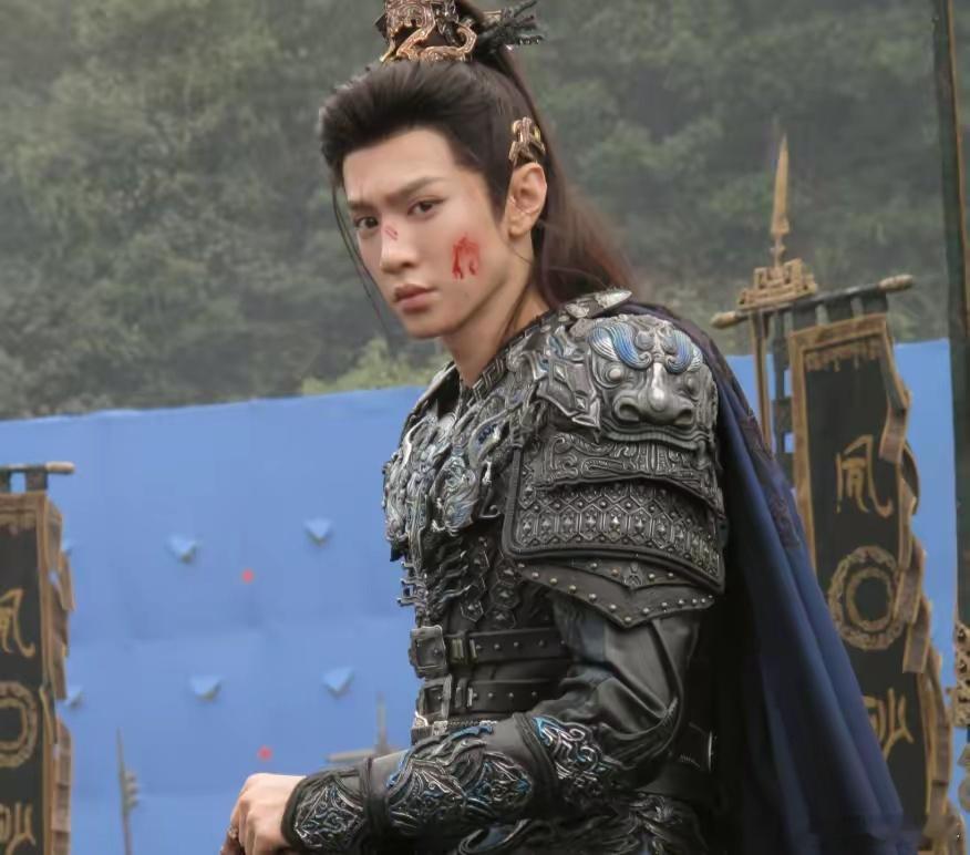 《一笑随歌》热播即无缝衔接，陈哲远待播剧，你最想看哪一部？陈哲远与李沁主演的《一