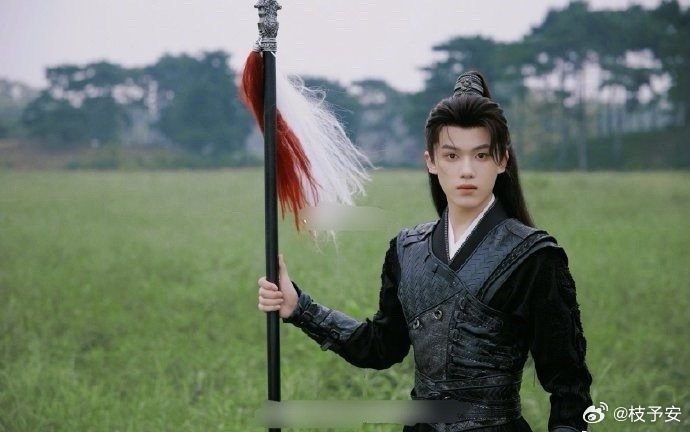 于正官宣一个新人，06年的小演员。对他的期许是：不要独美、不要油、不要性缩力满满